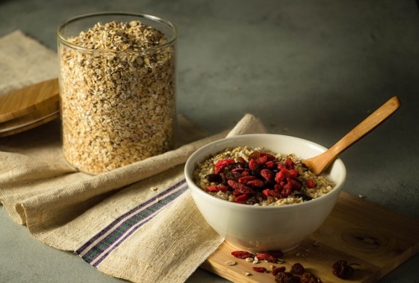 “Oatmeal calories, nutritional ingredients.” Oats are squeezed, so all other recipes